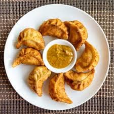 chicken momos fried (6 pcs)