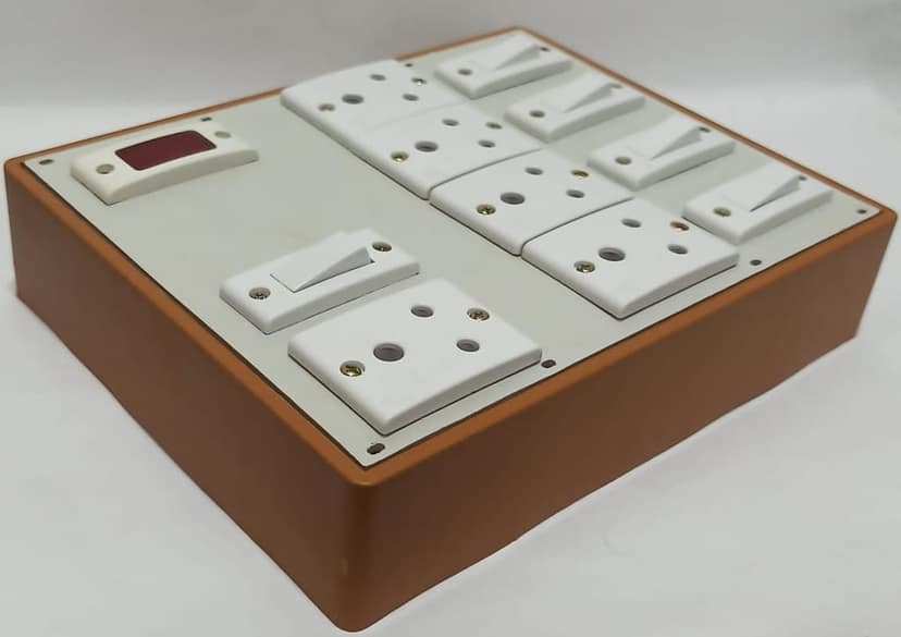 6A 5 Sockets (3 Pin Socket) & 5 Switch Extension Box with Indicator, 6A Plug & 50m Wire view 2