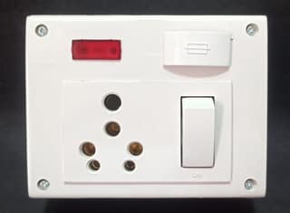 16A 1 Socket & 1 Switch Extension Box with Indicator, 6A Plug & 5 Meter Wire