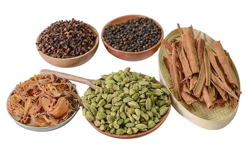 Gift Pack of Indian Spices – 100 gm Each Cardamom, Clove, Cinnamon Stick, Black Pepper, Mace view 2