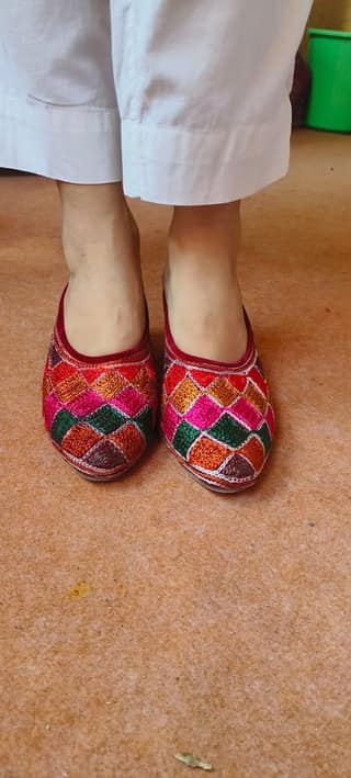multicolour female leather juti