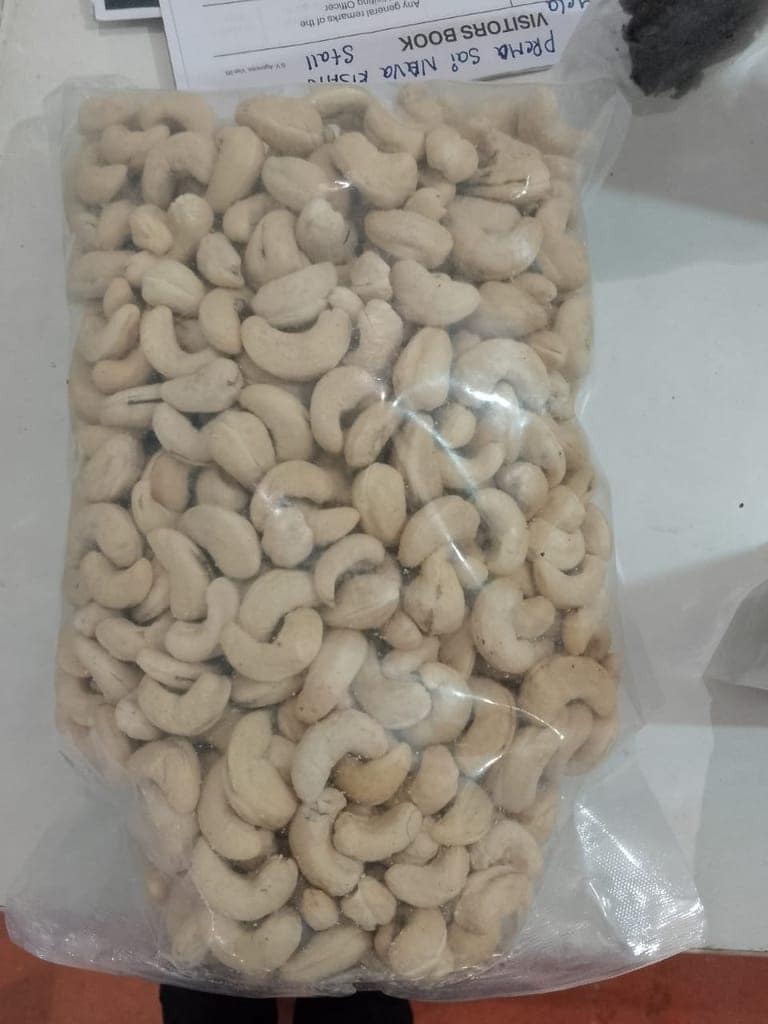 Cashew (1kg) view 2