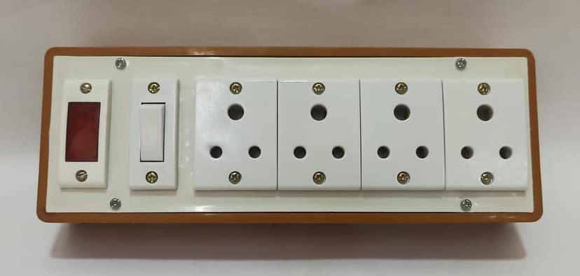 6A 4 Sockets (3 Pin Socket) & 1 Switch Extension Box with Indicator, 16A Plug & 50m Wire
