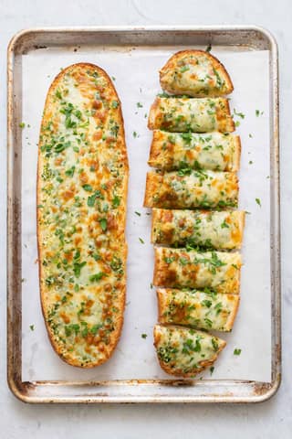 Stuff d-shaped garlic bread