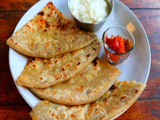 2 aloo parantha with raita and pickle