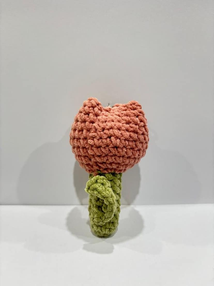 CROCHETED TULIP KEYCHAIN (PINK) view 2