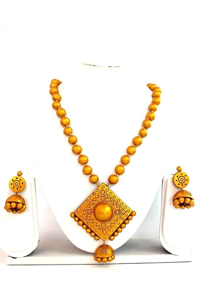 Le bijouxistic EKAM EK TERRACOTTA NECKLACE SET WITH EARRINGS IN GOLD COLOUR WITH RHOMBUS SHAPE FOR WOMEN AND GIRLS FOR CASUAL AND FORMAL WEAR view 2