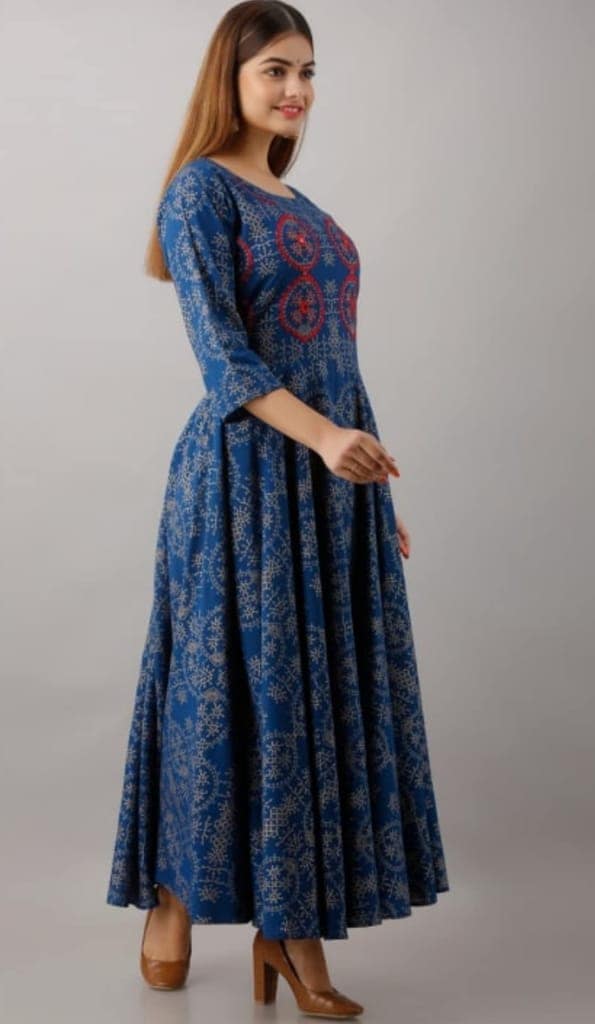 ATTIRIS Women's Cotton Floral Printed Regular Fit Kurta view 2