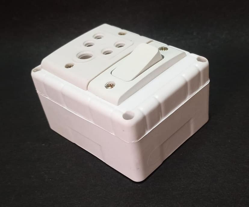 6A 1 Socket (5 Pin Socket) & 1 Switch Extension Box with 6A Plug & 5m Wire view 2