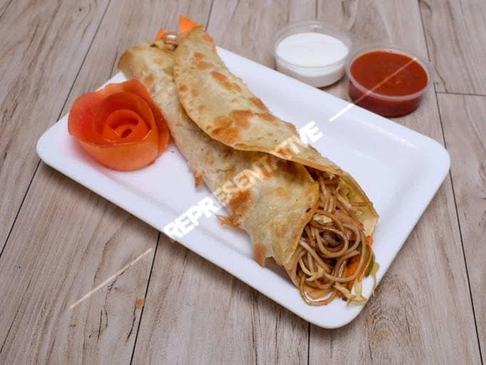 Veg Chowmin Roll