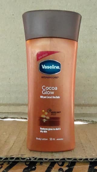 Vaseline body lotion cocoa glow with Shea butter