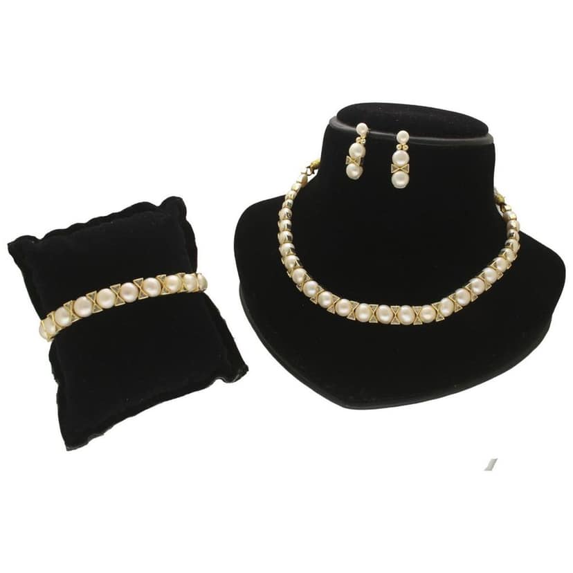 Tranquil Pearl Choker Set With Bracelet view 2