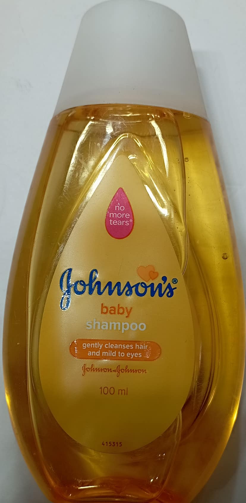 Johnson baby shampoo gently cleanses hair and mild eyes 100ml