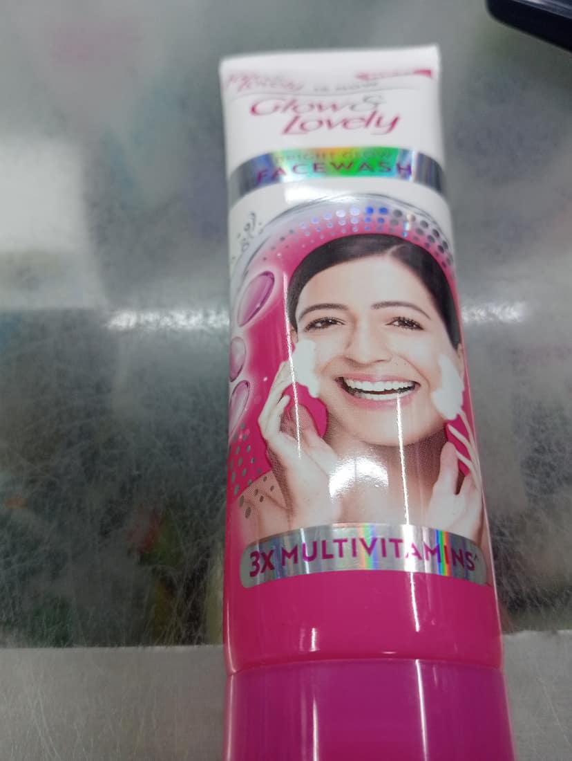 Glow& Lovely Bright glow Facewash