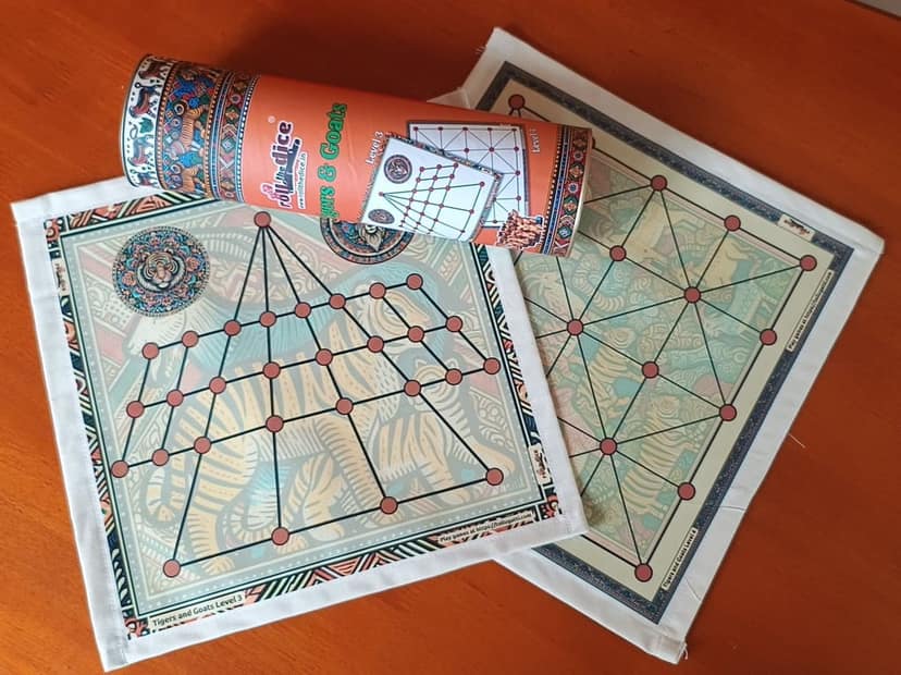 Classic Aadu Huli (3 & 4) - Board Game view 2