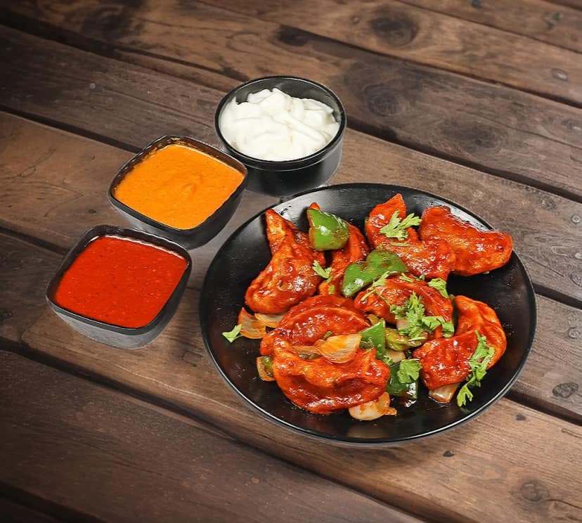 Chicken Manchurian Momos [8 Pieces]
