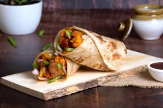 Chicken schezwan kaati roll