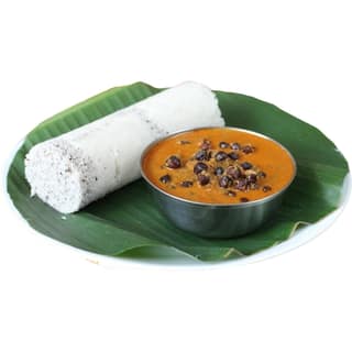 Puttu with Kadala Curry 3 Pcs