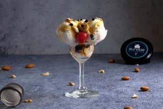 Cashew crunchy sundae