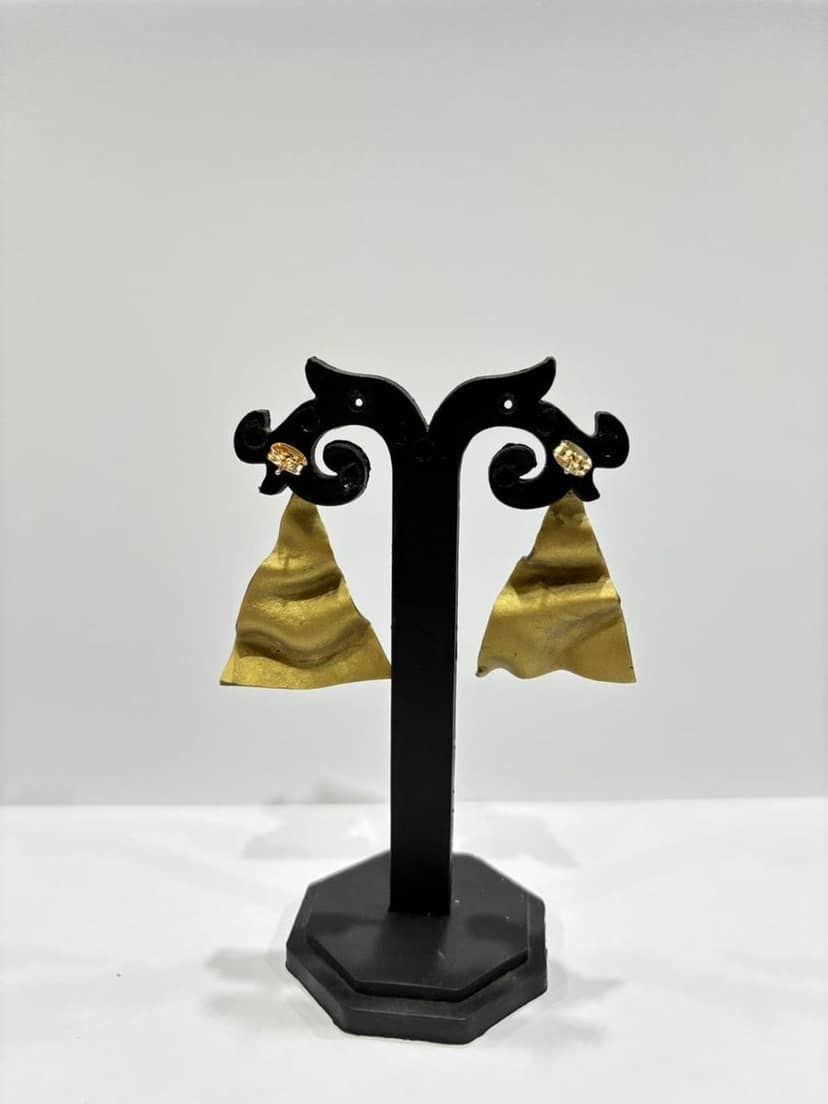 TRIANGLE DRAPE EARRINGS (GOLD) view 2