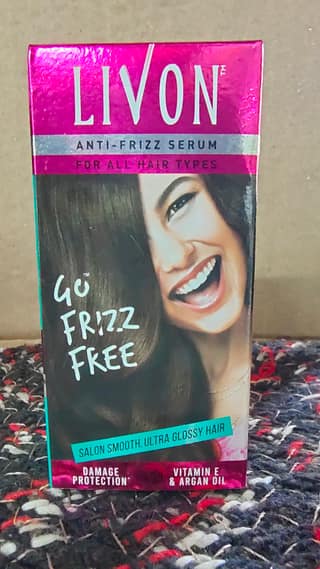 Livon anti frizz serum for all hair types