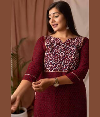 AMTHI Women Cotton Self Design A-line Kurti ( Maroon )