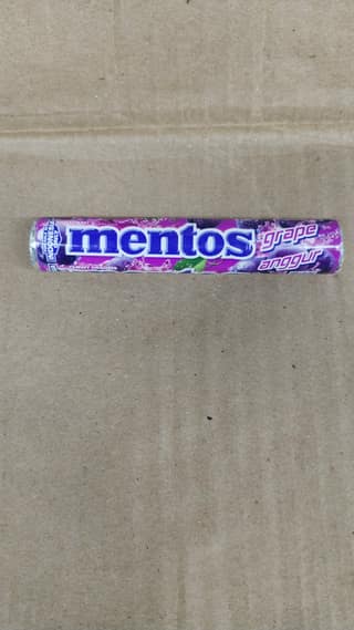 Mentos grape flavour