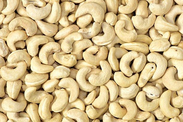 Blue Himalayas Whole Cashews - 100% Organic and Unpolished - Packed from 0.15% Rare Crop 500gm view 2