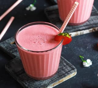Strawberry lassi