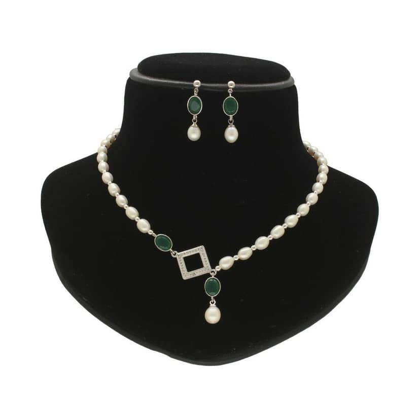 Versatile Pearl Necklace Set view 2