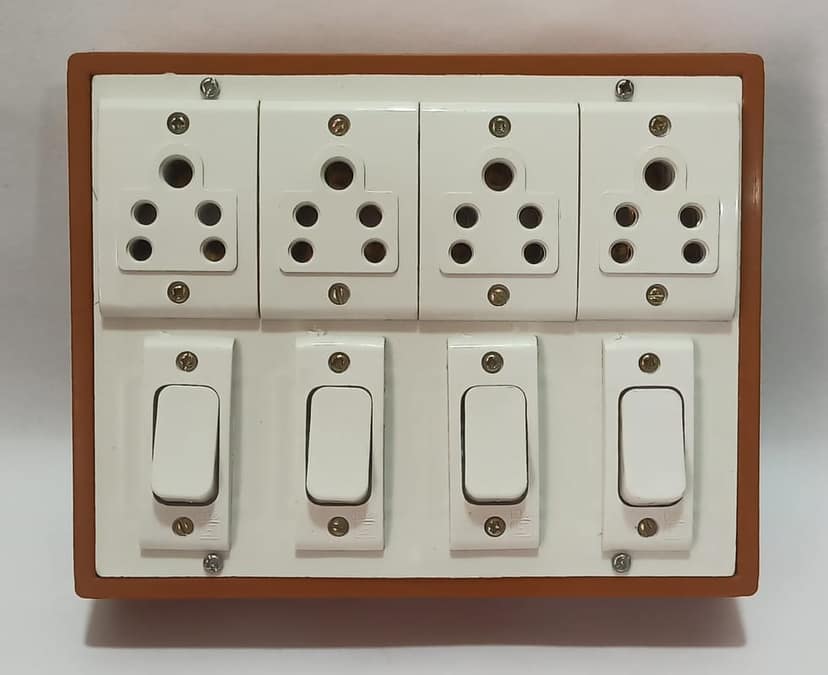 6A 4 Sockets (5 Pin Socket) & 4 Switch (Square) Extension Box with 6A Plug & 20m Wire