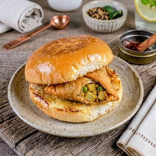 Butter grilled samosa pav