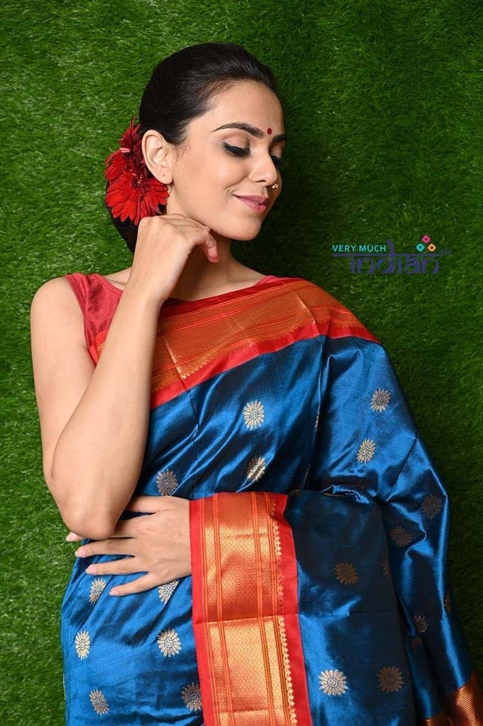 Pure Silk Handloom Maharani Paithani - Handloom Turquoise blue Paithani with Bright Red Border and Traditional Maharani Pallu view 2