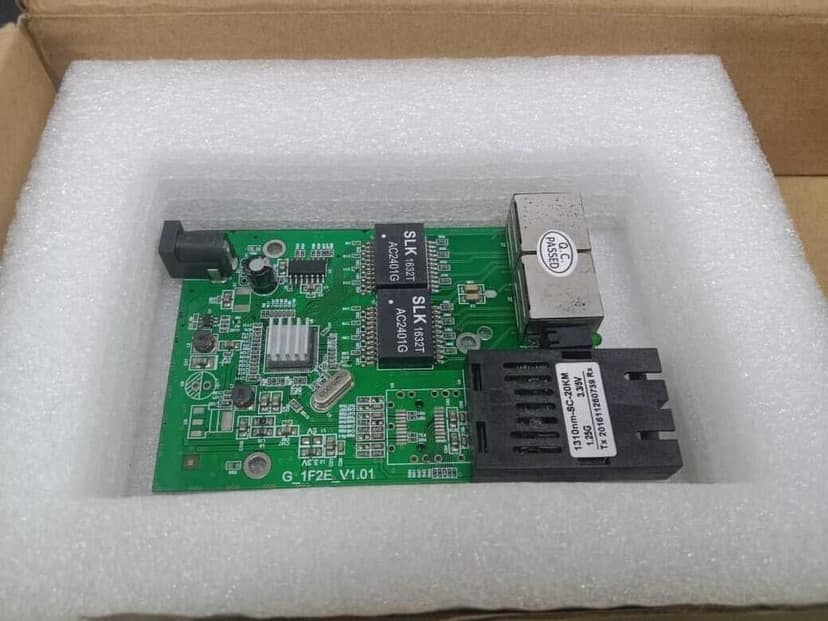 Fiber Ethernet Media Converter 1SC 2RJ45 20Km view 2