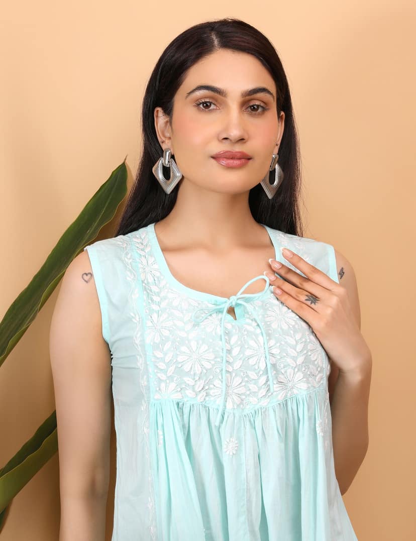 Shwet Women Purple Chikankari Sleevless Yoke Top