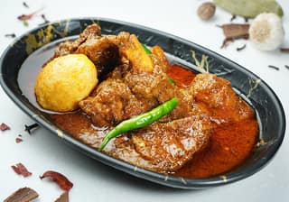 Bengali style mutton dak bungalow(3 pieces with aloo and fried egg)