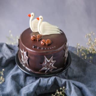Monginis Swan Couple Cake 500 Gms