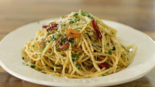 Spaghetti aglio e olio pasta [chicken]