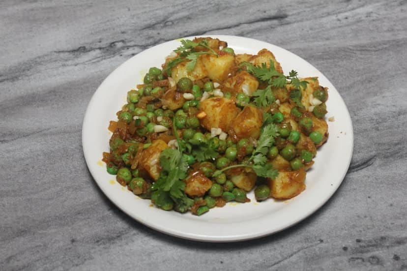 Aloo matar dry [400 ml]