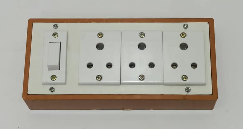 6A 3 Sockets (3 Pin Socket) & 1 Switch Extension Box with 16A Plug & 5m Wire