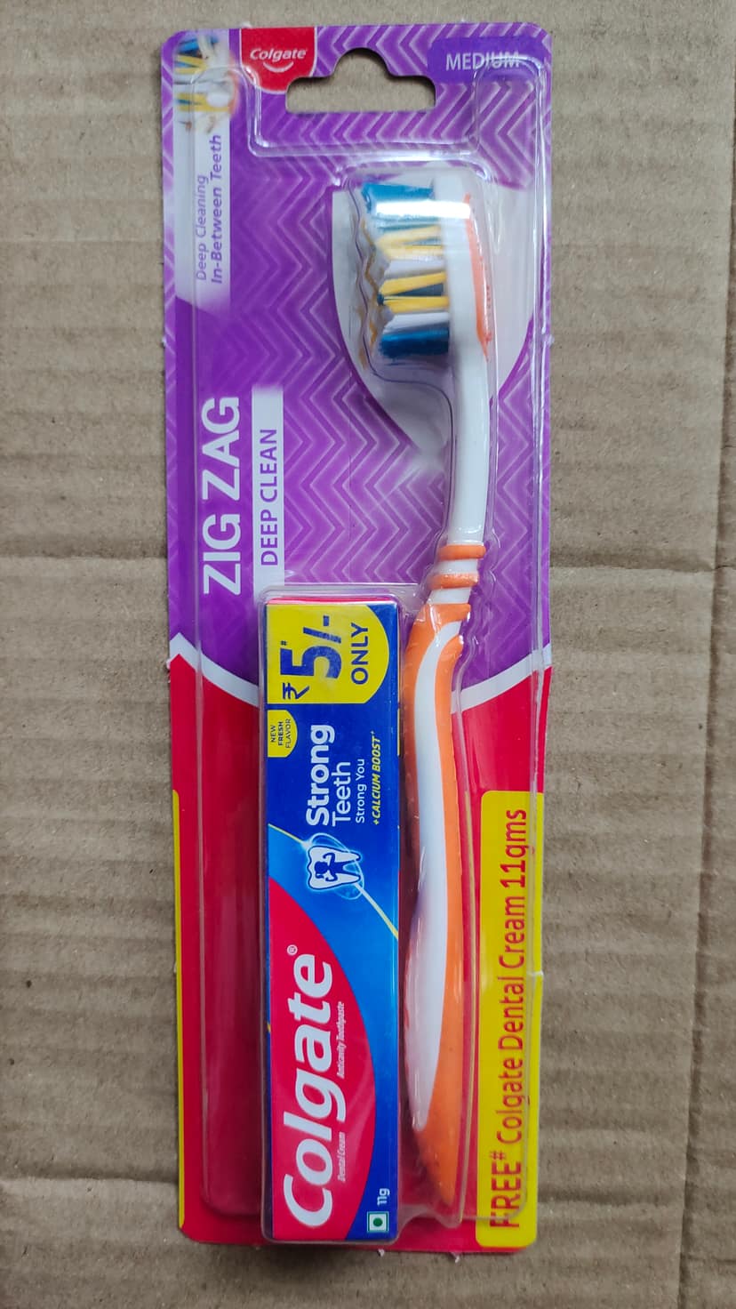 Colgate Toothbrush Zig Zag deep clean midium with free Colgate dental cream 11g