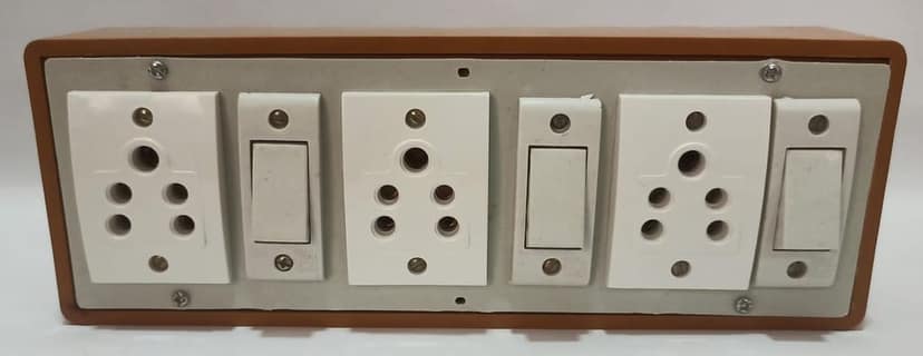 6A 3 Sockets (5 Pin Socket) & 3 Switch Extension Box with 16A Plug & 10m Wire