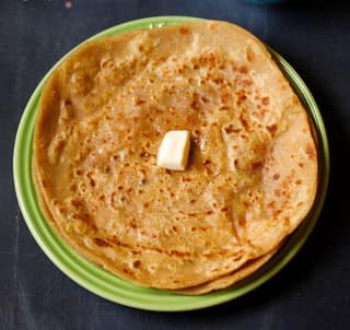 Aloo pyaaz paratha + sabzi
