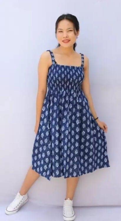 A beautiful and elegant blue floral midi dress 1 SET (M,L,XL,XXL)