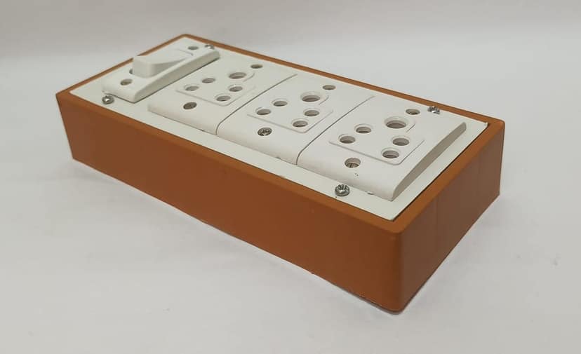 6A 3 Sockets (5 Pin Socket) & 1 Switch Extension Box with 16A Plug & 15m Wire view 2