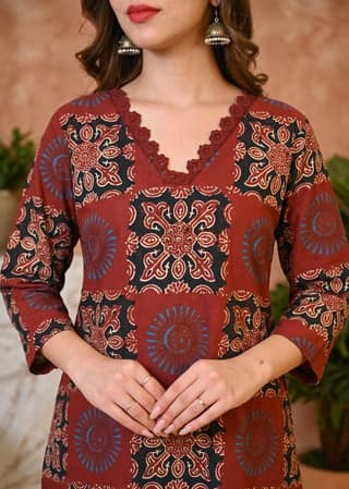 Women's Maroon Kalamkari Print Cotton Co-ord Set with Lace V-Neck