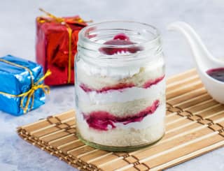 Blueberry jar cake