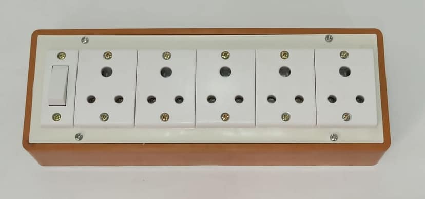 6A 5 Sockets (3 Pin Socket) & 1 Switch Extension Box with 16A Plug & 15m Wire