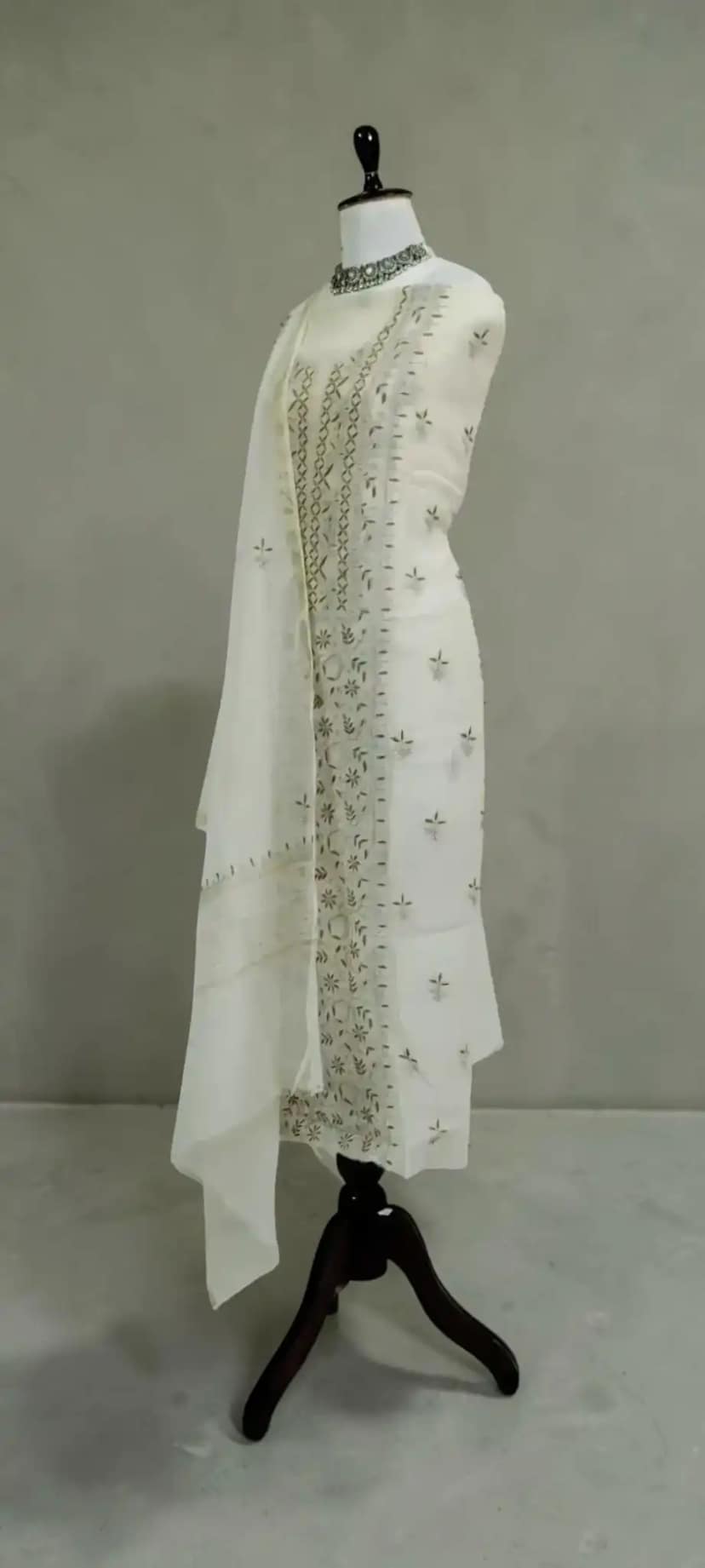 Handloom Lucknow Chikankari Mul Cotton Hand-Embroidered Dress Material view 2