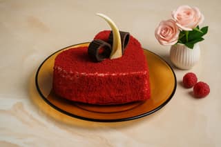 Red velvet heart bento cake - 300g